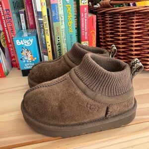 UGG Classic Ultra Stretch Cuff Slipper
Hickory